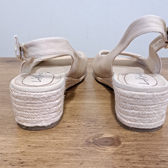 Life Stride Sandals Women's 8W Beige Canvas Fabric Wedge Heel NWOT - Picture 6 of 14